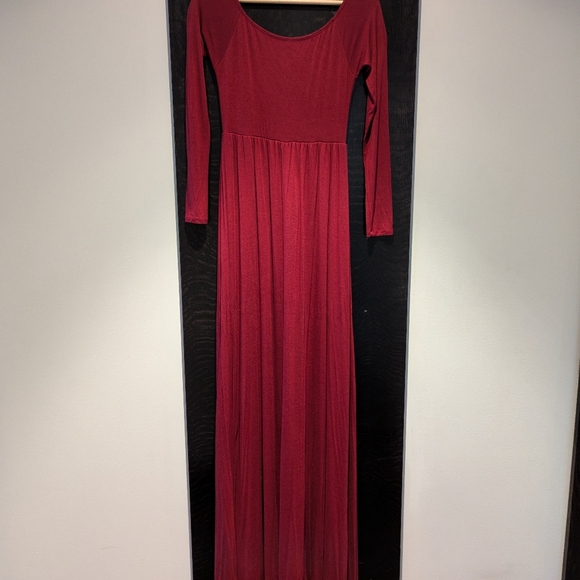 PinkBlush Burgundy Solid Off Shoulder Maternity Maxi Dress - Sz Small - Picture 4 of 5